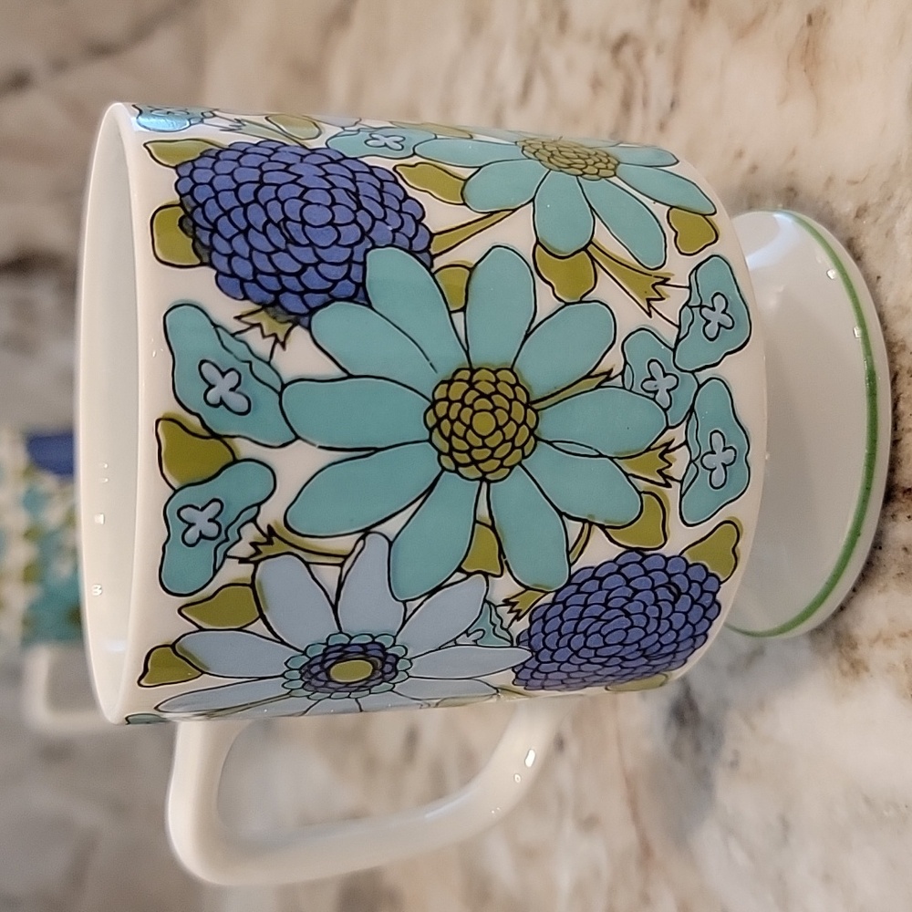 Vintage Flower Power Ceramic Stacking Mugs Green Blue Daisy Pattern Set Of 4